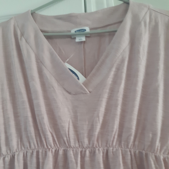 Old Navy maternity t-shirt - Picture 2 of 2